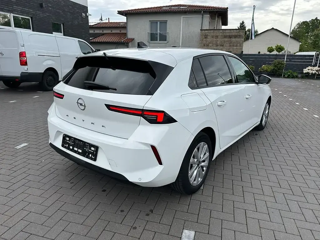 Gebraucht Opel Astra Business Edition 131 PS (96 kW) 2024 Weiß Kleinwagen