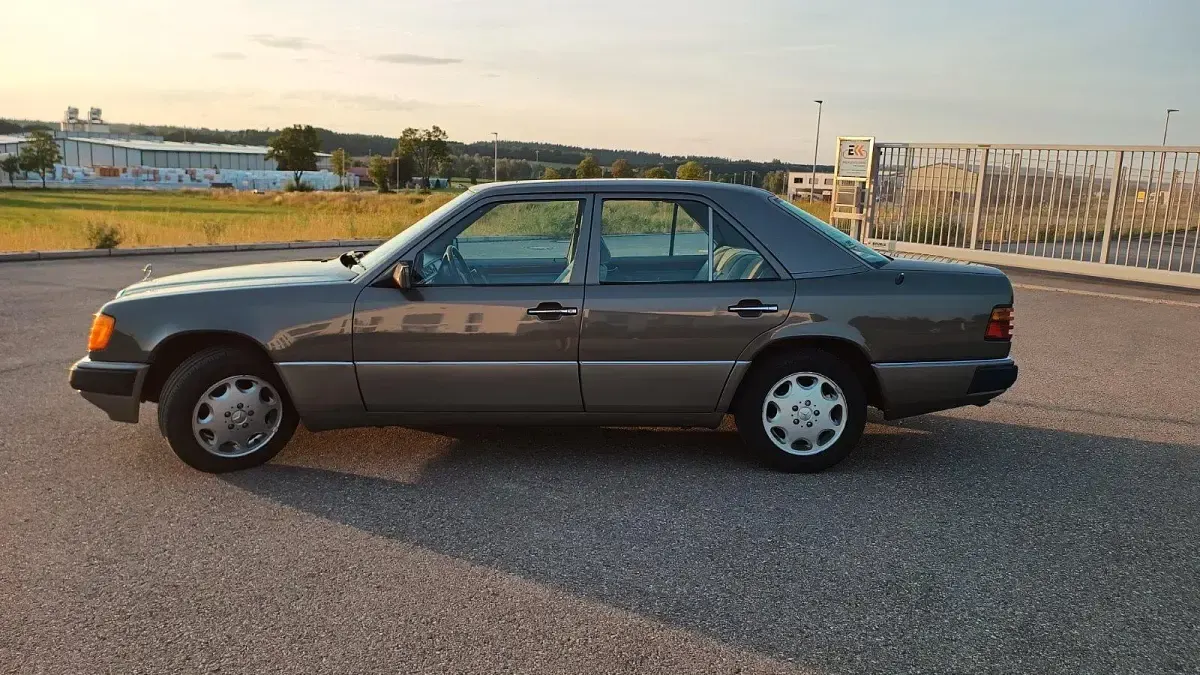 Gebraucht Mercedes 300 110 PS (80 kW) 1991 Grau Limousine