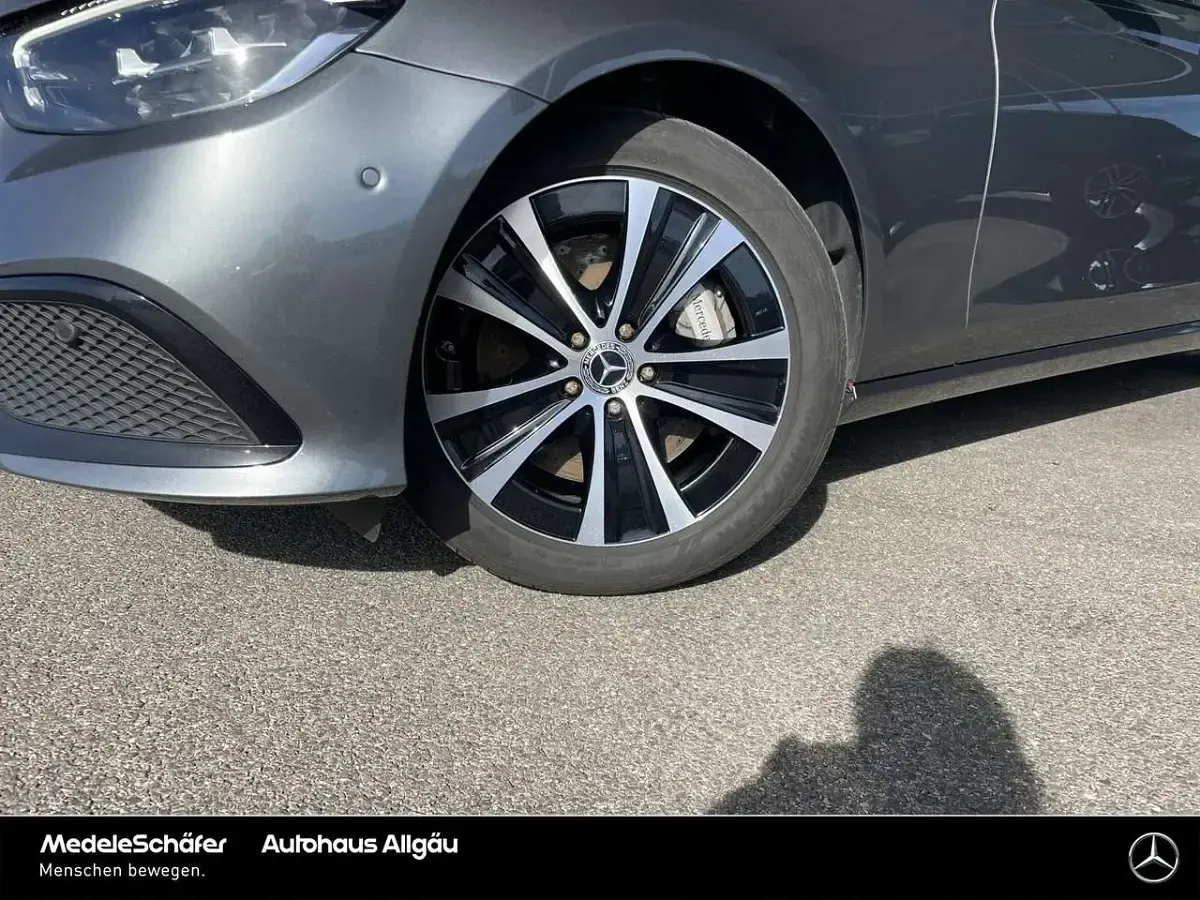 Gebraucht Mercedes E300 Avantgarde 306 PS (225 kW) 2022 Lack selenitgrau (metallic) Kombi