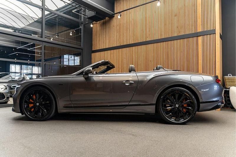 Neu Bentley Continental 683 PS (502 kW) 2025 Grau Cabrio