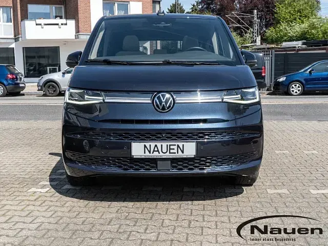 Second-hand VW Multivan Energetic 218 CP (160 kW) 2022 Albastru Monovolum