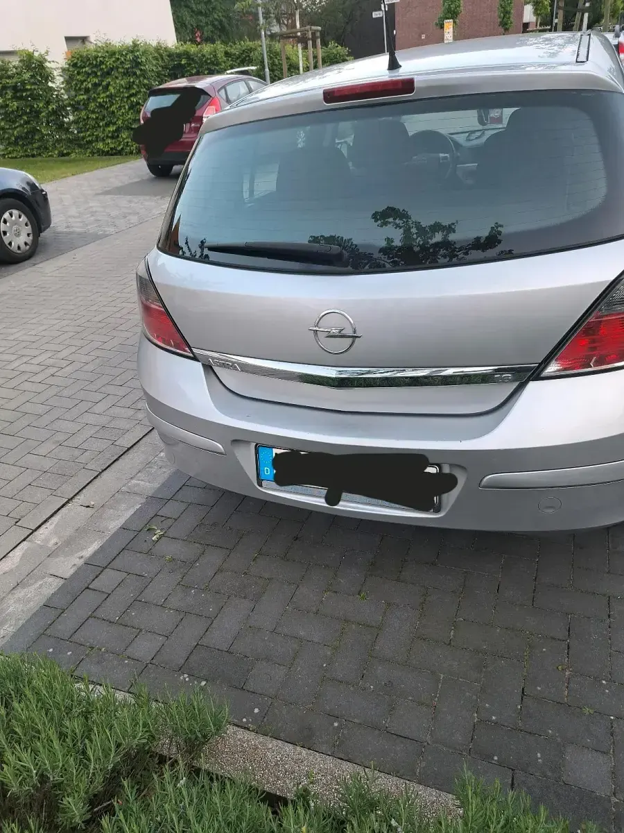 Używany Opel Astra 116 KM (85 kW) 2007 Srebrny Hatchback