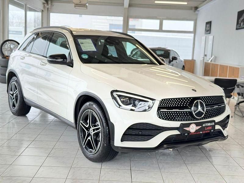 Gebraucht Mercedes GLC300 AMG line 245 PS (180 kW) 2019 Diamantweiss  metalliclack SUV
