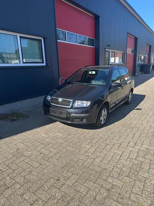 Schwarz Gebraucht 2006 Skoda Fabia Kleinwagen | 2.500 € (Teuer) - Bild 1/4
