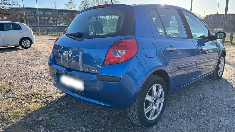 Gebraucht Renault Clio III 110 PS (80 kW) 2006 Blau Kleinwagen