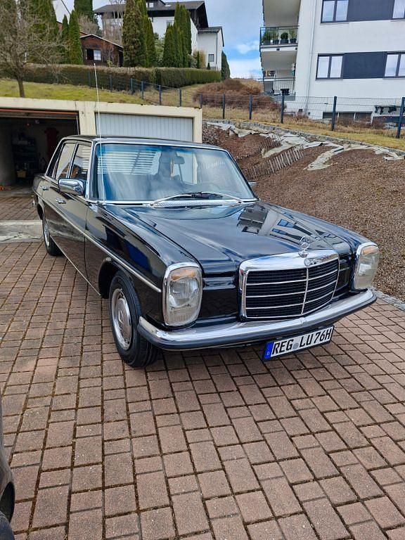 Gebraucht Mercedes 220 63 PS (46 kW) 1976 Schwarz Limousine
