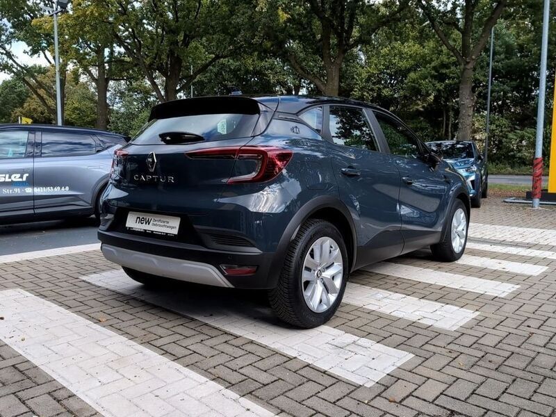 Second-hand Renault Captur Evolution 140 CP (102 kW) 2023 Albastru SUV