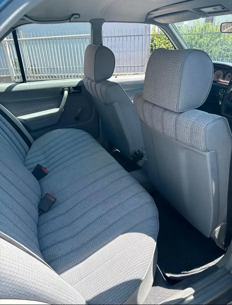Gebraucht Mercedes 190 118 PS (86 kW) 1984 Blau Limousine