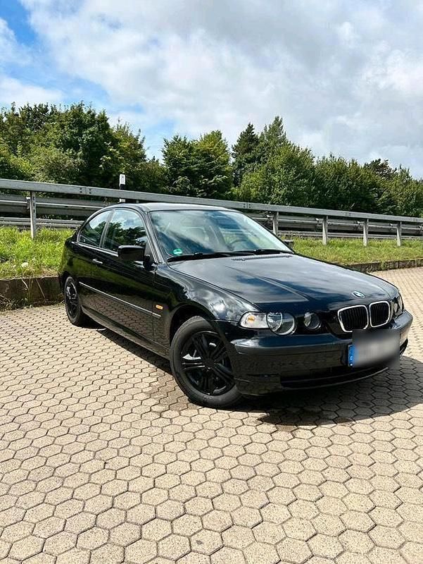 Schwarz Gebraucht 2004 BMW 316 Compact Kleinwagen | 1.950 € (Fairer Preis) - Bild 1/2