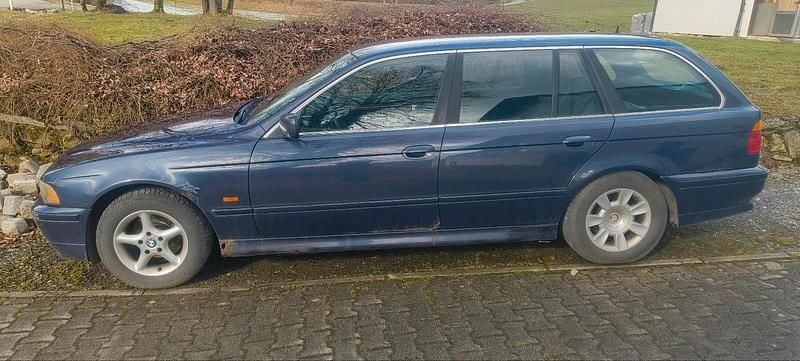 Gebraucht BMW 525 163 PS (119 kW) 2002 Blau Kombi