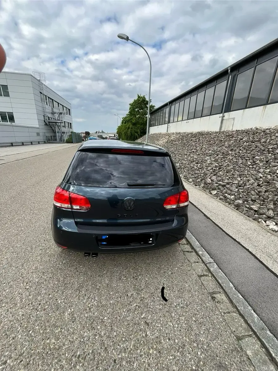 Gebraucht VW Golf VI 122 PS (89 kW) 2010 Blau Kleinwagen