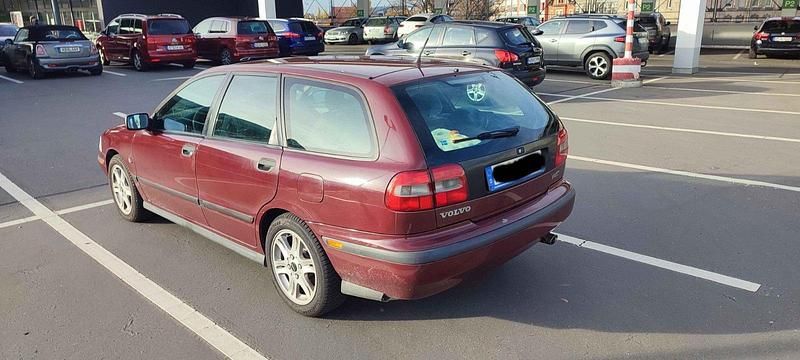 Gebraucht Volvo V40 115 PS (84 kW) 1998 Rot Kombi