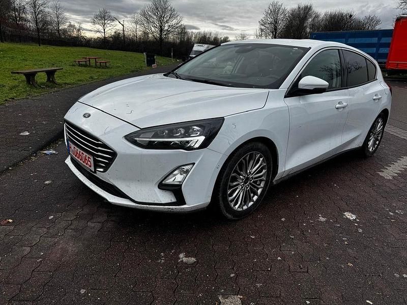 Weiß Gebraucht 2019 Ford Focus Titanium Limousine | 9.810 € (Guter Preis) - Bild 1/4