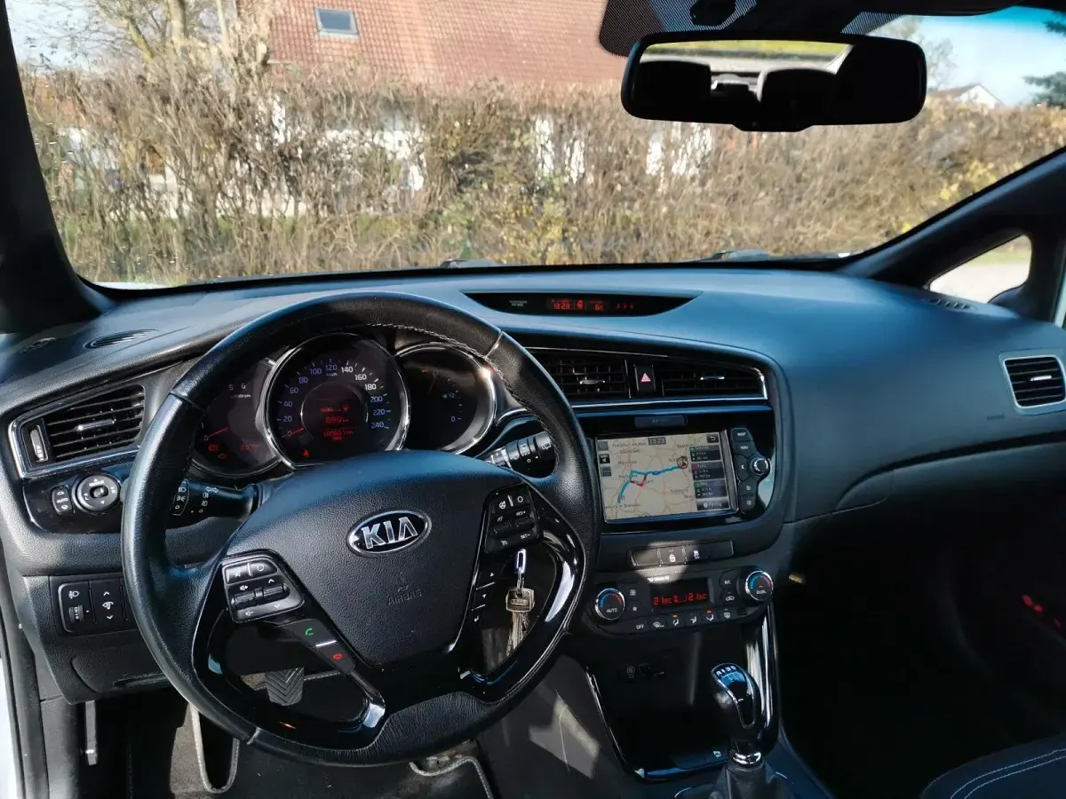 Gebraucht Kia ProCeed 116 PS (85 kW) 2015 Weiß Kleinwagen