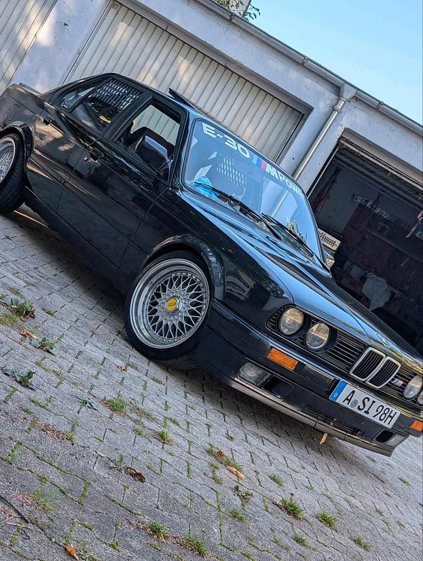 Schwarz Gebraucht 1989 BMW 325 Limousine | 20.750 € - Bild 1/4