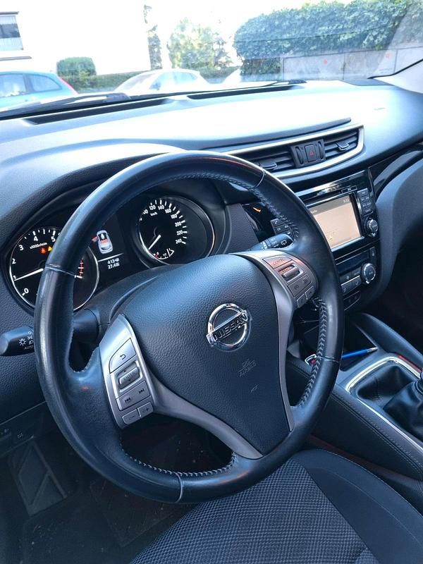 Andere farben Gebraucht 2015 Nissan Qashqai SUV | 7.600 € (Superpreis) - Bild 1/4