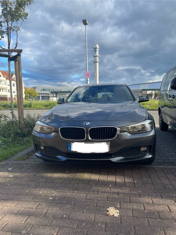 Andere außenfarben Gebraucht 2015 BMW 320 Kombi | 10.190 € (Guter Preis) - Bild 1/4