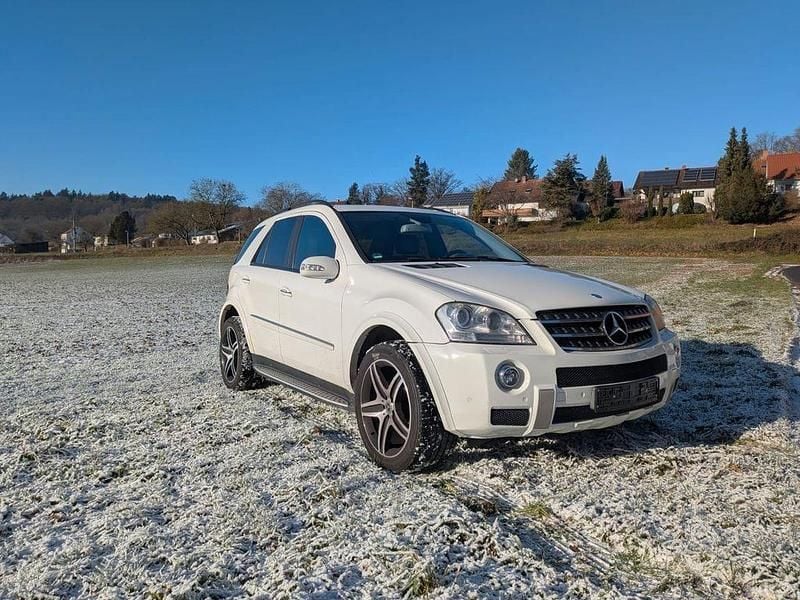 Weiß Gebraucht 2008 Mercedes ML320 AMG SUV | 15.151 € - Bild 1/4