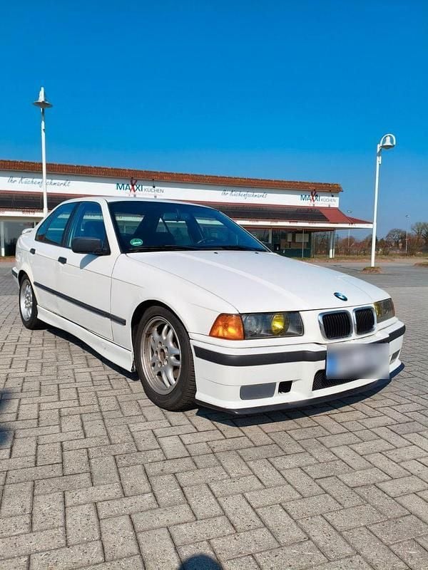 Gebraucht BMW 318 Performance 116 PS (85 kW) 1993 Weiß Limousine