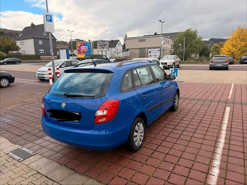 Blau Gebraucht 2009 Skoda Fabia Kleinwagen | 750 € (Superpreis) - Bild 1/4