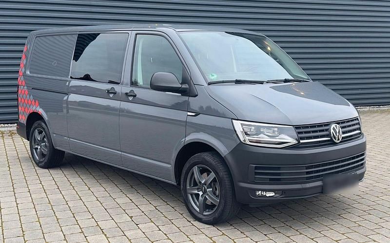 Gebraucht VW Transporter 179 PS (131 kW) 2015 Grau Van
