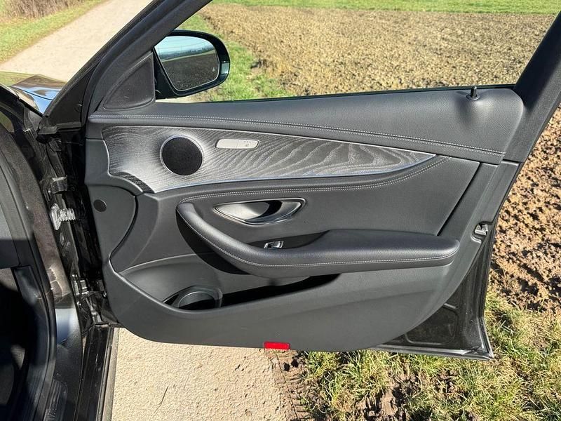 Gebraucht Mercedes E300 AMG 320 PS (235 kW) 2021 Schwarz Limousine