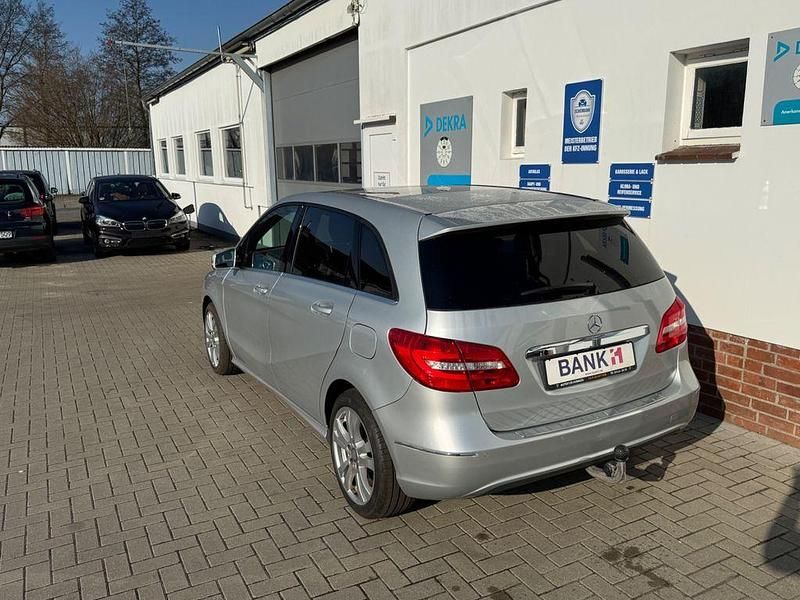 Gebraucht Mercedes B220 184 PS (135 kW) 2013 Silber Van / Kleinbus