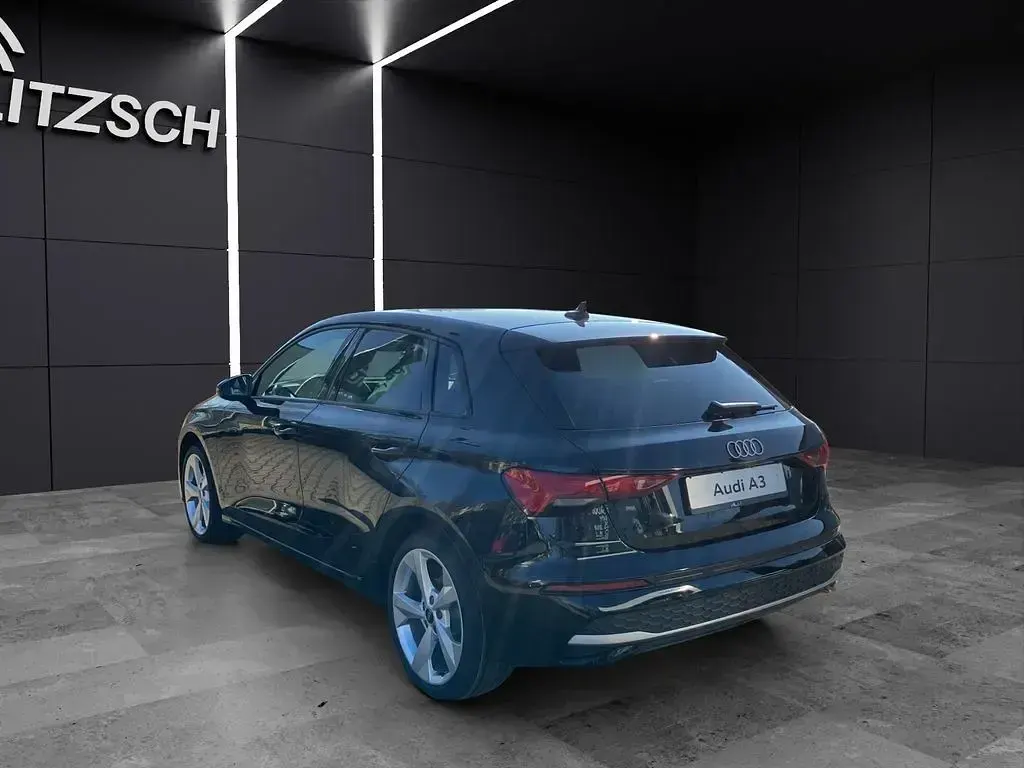 Używany Audi A3 Advanced 150 KM (110 kW) 2025 Czarny Sedan/Limuzyna