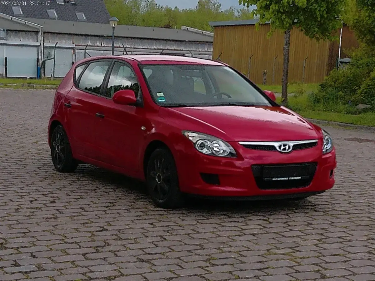 Gebraucht Hyundai i30 Edition+ 109 PS (80 kW) 2009 Rot Kleinwagen