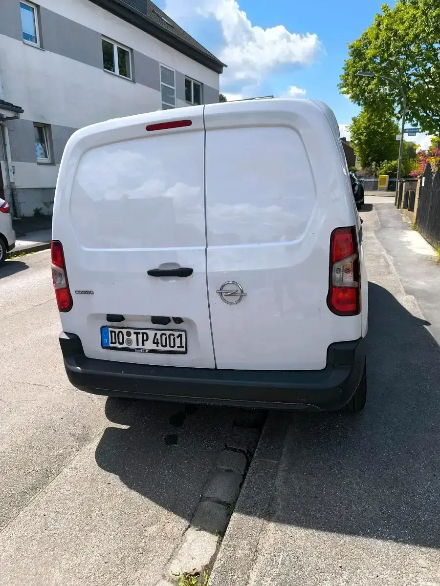 Używany Opel Combo 131 KM (96 kW) 2024 Biały Minivan