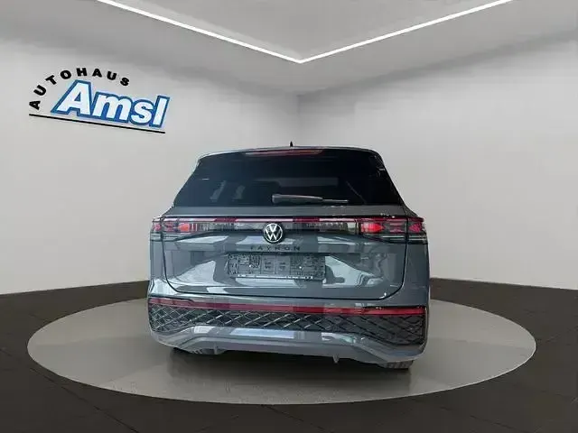 Gebraucht VW Tayron R-line 265 PS (194 kW) 2025 Grau SUV