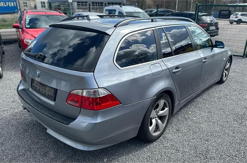 Gebraucht BMW 525 177 PS (130 kW) 2004 Grau Kombi
