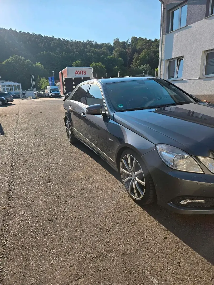 Gebraucht Mercedes E350 AMG line 292 PS (214 kW) 2009 Grau Limousine