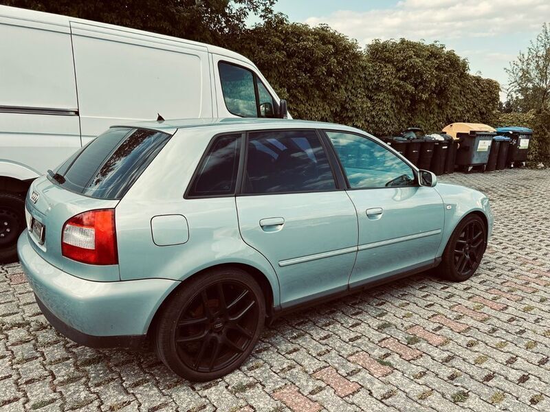 Blau Gebraucht 2001 Audi A3 Ambition Limousine | 1.800 € (Fairer Preis) - Bild 1/4