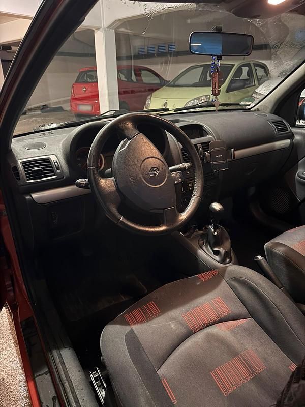 Gebraucht Renault Clio II 75 PS (55 kW) 2005 Kleinwagen