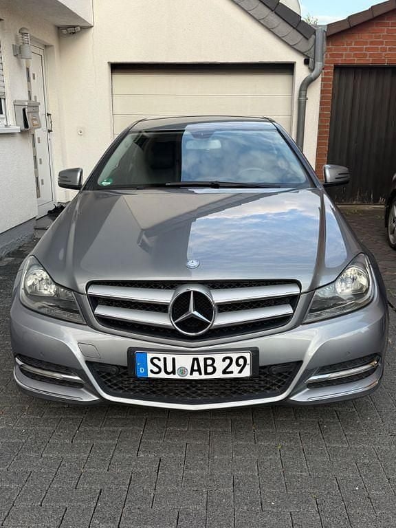 Grau Gebraucht 2011 Mercedes C220 Coupé | 8.190 € (Superpreis) - Bild 1/4