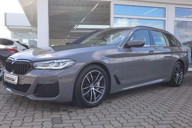 Berninagrau bernsteineffekt Gebraucht 2022 BMW 540 M Sport Kombi | 43.490 € (Fairer Preis) - Bild 1/4