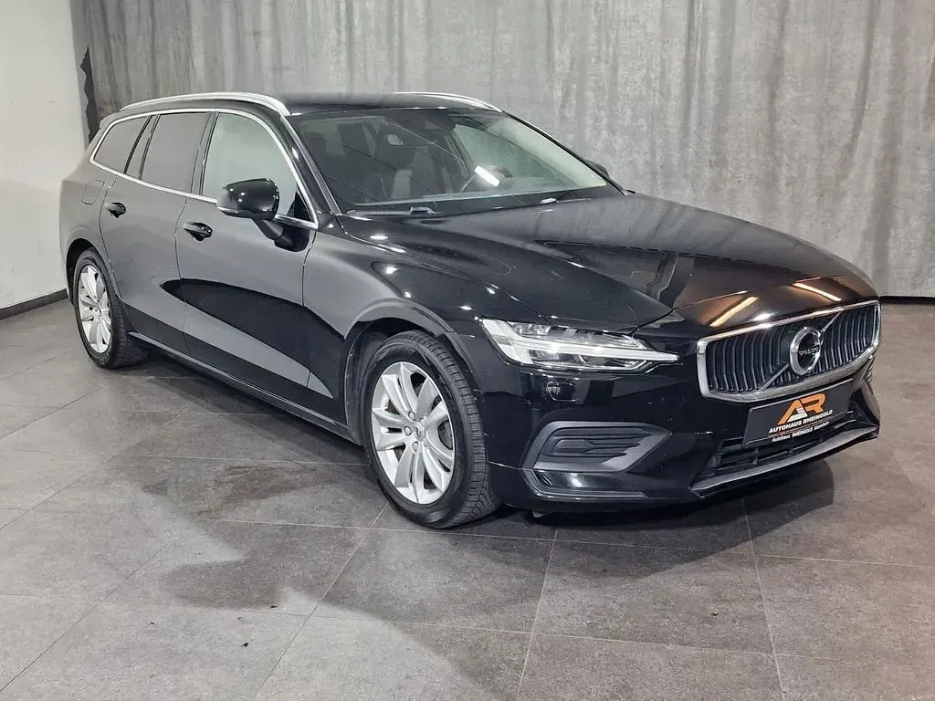 Gebraucht Volvo V60 Momentum 190 PS (139 kW) 2019 Schwarz Kombi