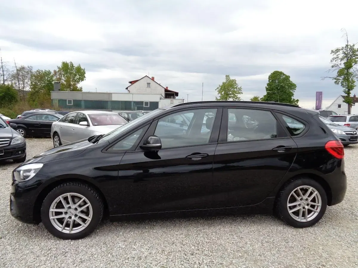 Gebraucht BMW 218 Basis 136 PS (100 kW) 2015 Schwarz Kombi