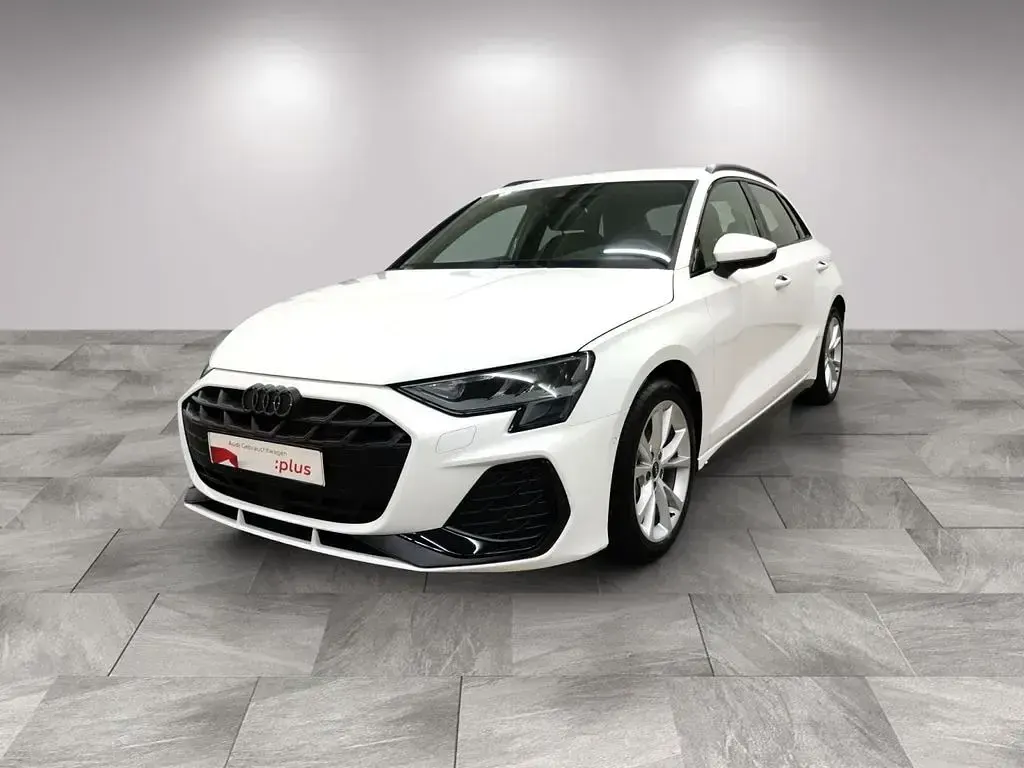 Gebraucht Audi A3 S-Line 150 PS (110 kW) 2024 Arkonaweiß Limousine