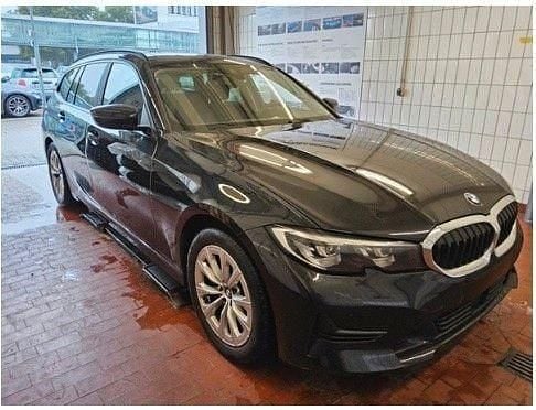 Schwarz Gebraucht 2022 BMW 318 Limousine | 22.497 € (Guter Preis) - Bild 1/4