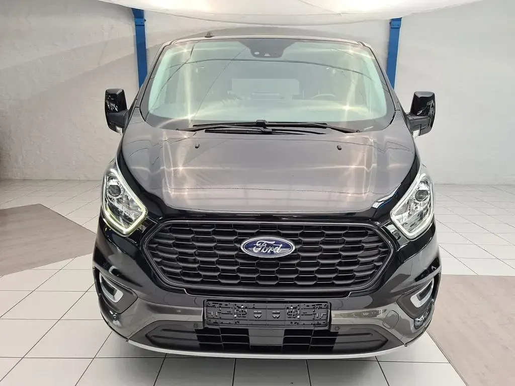Gebraucht Ford Tourneo Active 185 PS (136 kW) 2022 Obsidianschwarz metallic Van / Kleinbus