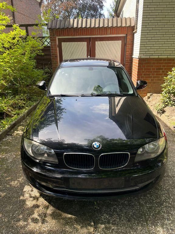 Schwarz Gebraucht 2010 BMW 116 Kleinwagen | 2.990 € (Superpreis) - Bild 1/4