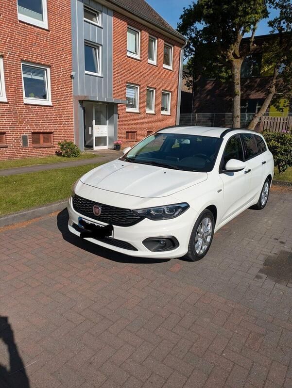 Weiß Gebraucht 2017 Fiat Tipo Lounge Kombi | 6.999 € (Superpreis) - Bild 1/4
