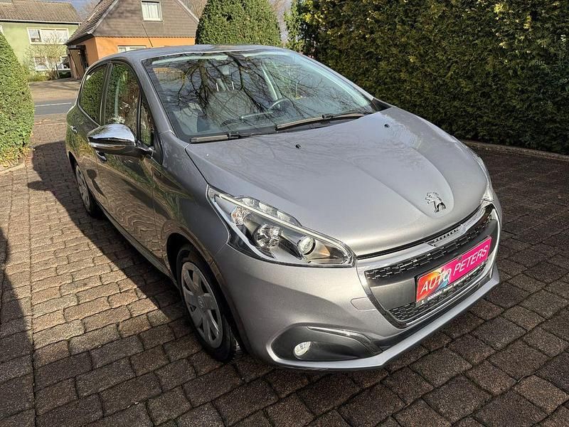 Grau Gebraucht 2019 Peugeot 208 Signature Sky Kleinwagen | 7.980 € (Superpreis) - Bild 1/4