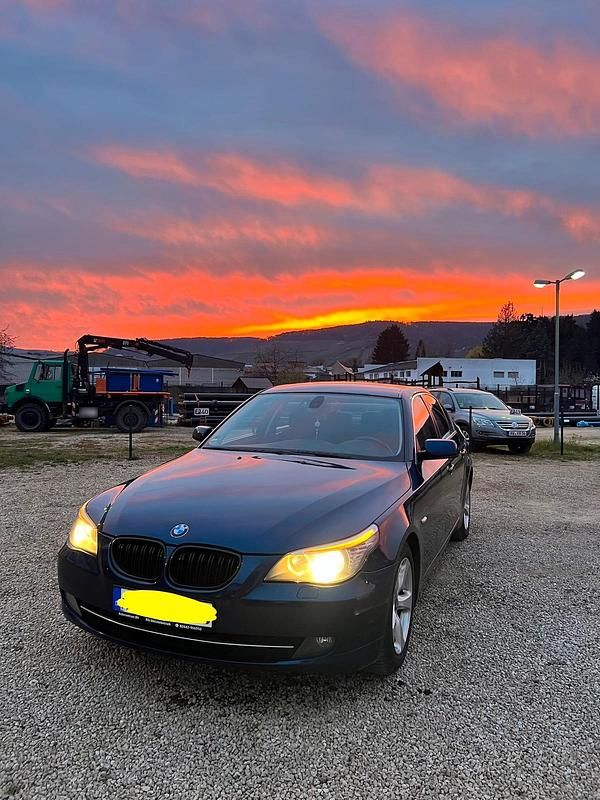 Gebraucht BMW 520 Sport Line 177 PS (130 kW) 2009 Blau Limousine