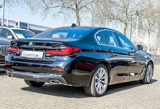Gebraucht BMW 520 Sport Line 208 PS (152 kW) 2022 Schwarz Limousine