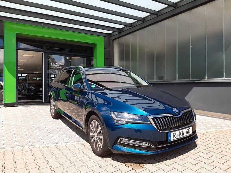 Gebraucht Skoda Superb Style 200 PS (147 kW) 2023 Blau Kombi
