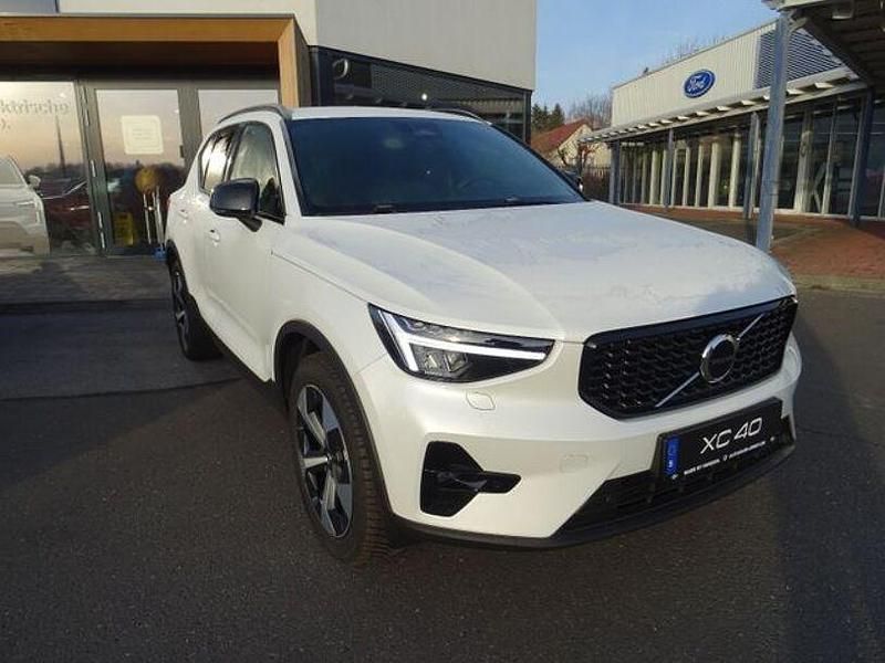Gebraucht Volvo XC40 Plus 163 PS (119 kW) 2024 Weiß SUV