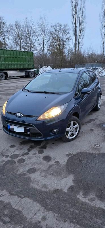 Gebraucht Ford Fiesta 97 PS (71 kW) 2012 Blau Kleinwagen